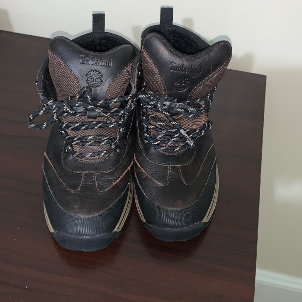 Size 4 (boy )boot timberland .